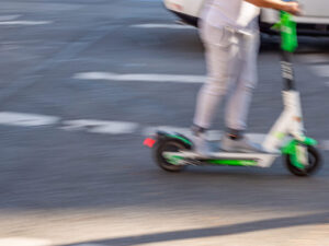 ¿Por Qué Elegir a Carrion Accident & Injury Attorneys, PLLC para Recibir Ayuda tras un Accidente de Scooter Eléctrico en Long Island, Nueva York?
